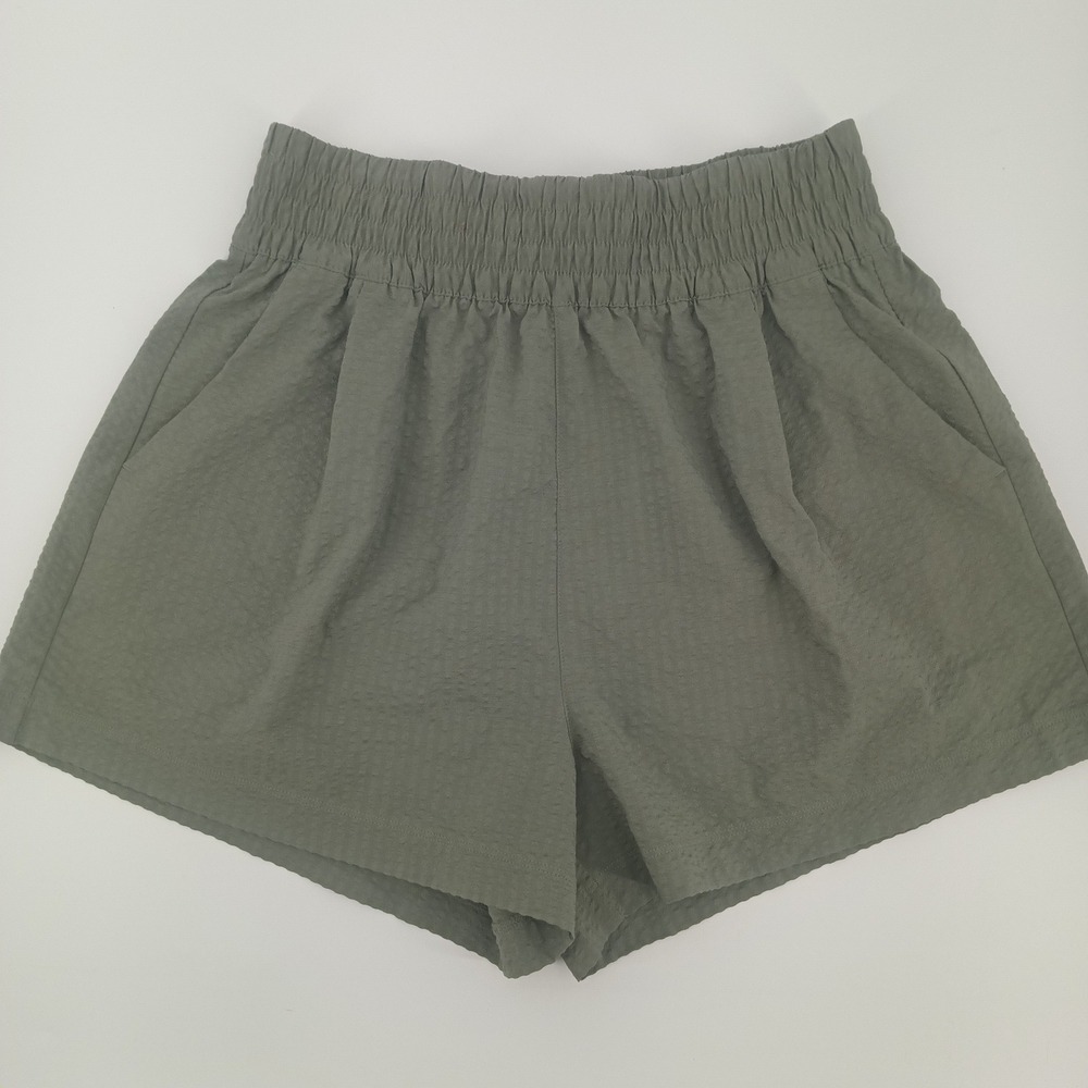 Vuori Villa Shorts Womens Small Sage Green Smocked Waist Textured VW3082